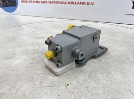 Liebherr LTM 1250-5.1 axle locking valve