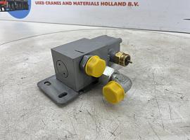 Liebherr LTM 1250-5.1 axle locking valve