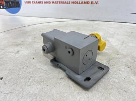 Liebherr LTM 1250-5.1 axle locking valve