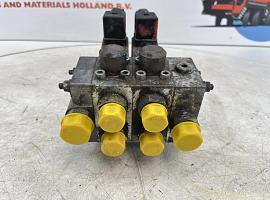 Liebherr LTM 1090 outrigger valve