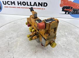 Liebherr LTM 1300 Connection block