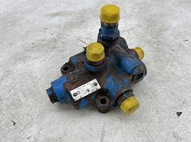 Grove GMK 3050 Steering valve block