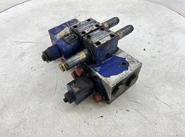 Liebherr LTM 1060/2 SLIDE VALVE BLOCK