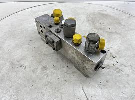Liebherr LTM 1400-7.1 Connection block with blanking plate