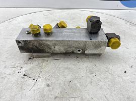 Liebherr LTM 1400-7.1 Connection block with blanking plate