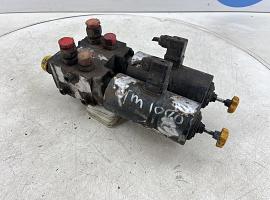 Liebherr LTM 1070 Multiway spool valve hydraulic support