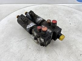 Liebherr LTM 1070 Multiway spool valve hydraulic support