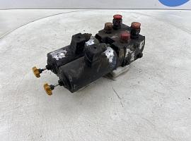 Liebherr LTM 1070 Multiway spool valve hydraulic support