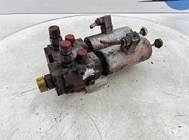 Liebherr LTM 1070 Multiway spool valve hydraulic support