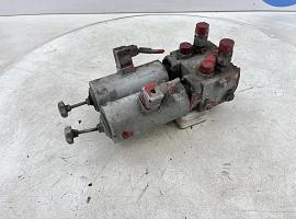 Liebherr LTM 1070 Multiway spool valve hydraulic support