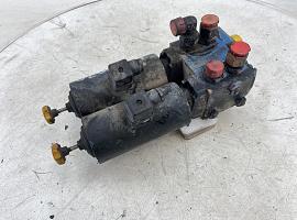 Liebherr LTM 1070 Multiway spool valve hydraulic support