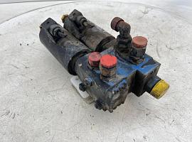 Liebherr LTM 1070 Multiway spool valve hydraulic support