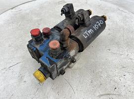 Liebherr LTM 1070 Multiway spool valve hydraulic support