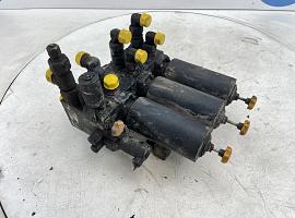 Liebherr LTM 1070 Multiway spool valve hydraulic support