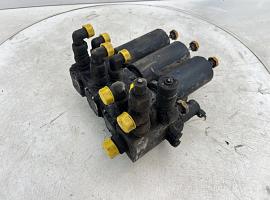 Liebherr LTM 1070 Multiway spool valve hydraulic support