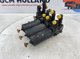 Liebherr LTM 1070 Multiway spool valve hydraulic support