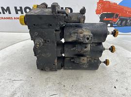 Liebherr LTM 1070 Multiway spool valve hydraulic support