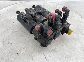 Liebherr LTM 1070 Multiway spool valve hydraulic support