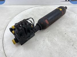Liebherr LTM Axle locking valve with accumulator