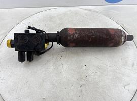 Liebherr LTM Axle locking valve with accumulator