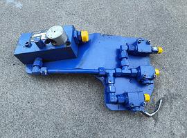 Grove GMK 4090 hand pump sub assy