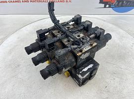 Liebherr LTM Outrigger valve