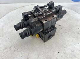 Liebherr LTM Outrigger valve