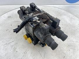 Liebherr LTM Outrigger valve
