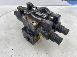 Liebherr LTM Outrigger valve