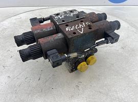 Liebherr LTM Outrigger valve