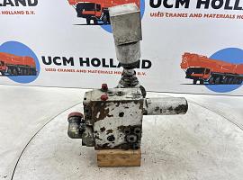 Liebherr LTM 1160 Cylinder connection