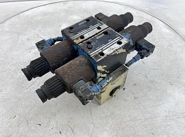 Liebherr LTM 1070 Outrigger valve