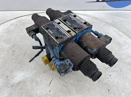 Liebherr LTM 1070 Outrigger valve