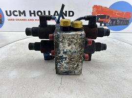 Liebherr LTM 1070 Outrigger valve