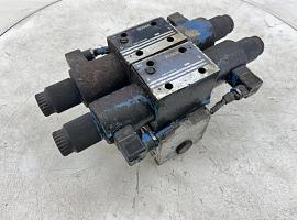 Liebherr LTM 1070 Outrigger valve
