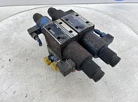 Liebherr LTM 1070 Outrigger valve