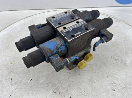 Liebherr LTM 1070 Outrigger valve