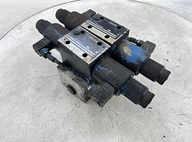 Liebherr LTM 1070 Outrigger valve