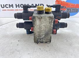 Liebherr LTM 1070 Outrigger valve