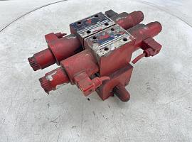 Liebherr LTM Outrigger valve