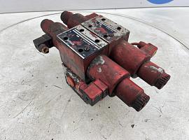 Liebherr LTM Outrigger valve
