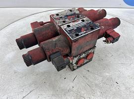 Liebherr LTM Outrigger valve