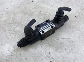 Liebherr LTM 1080/1 DIRECTIONAL CONTROL VALVE