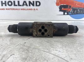 Liebherr LTM 1080/1 DIRECTIONAL CONTROL VALVE