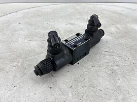 Liebherr LTM 1080/1 DIRECTIONAL CONTROL VALVE
