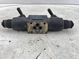 Liebherr LTM 1080/1 DIRECTIONAL CONTROL VALVE