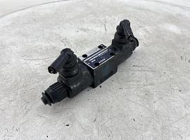 Liebherr LTM 1080/1 DIRECTIONAL CONTROL VALVE