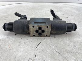 Liebherr LTM 1080/1 DIRECTIONAL CONTROL VALVE