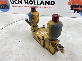 Liebherr LTM 1070 Swing gear valve