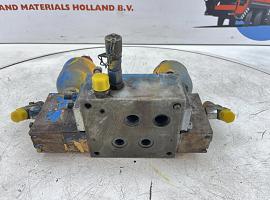 Liebherr LTM 1070 Swing gear valve